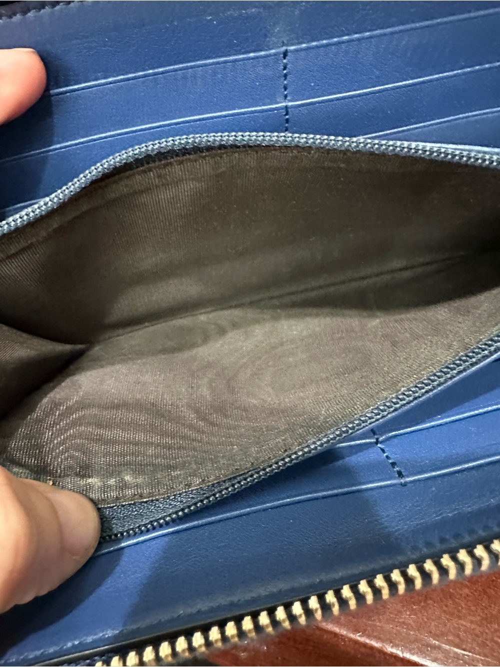 Gucci Microguccissima Blue Leather Zip Around Wallet - Picture 9 of 10